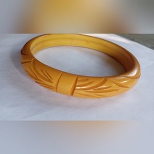 Vintage Butterscotch Bakelite Carved Design Bangle Bracelet